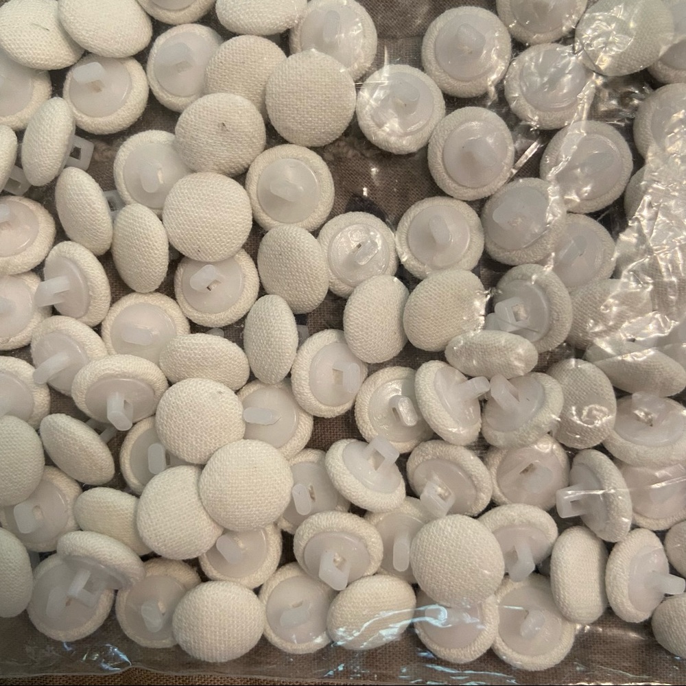 100 White Fabric Wedding Dress Buttons - Picture 3 of 3